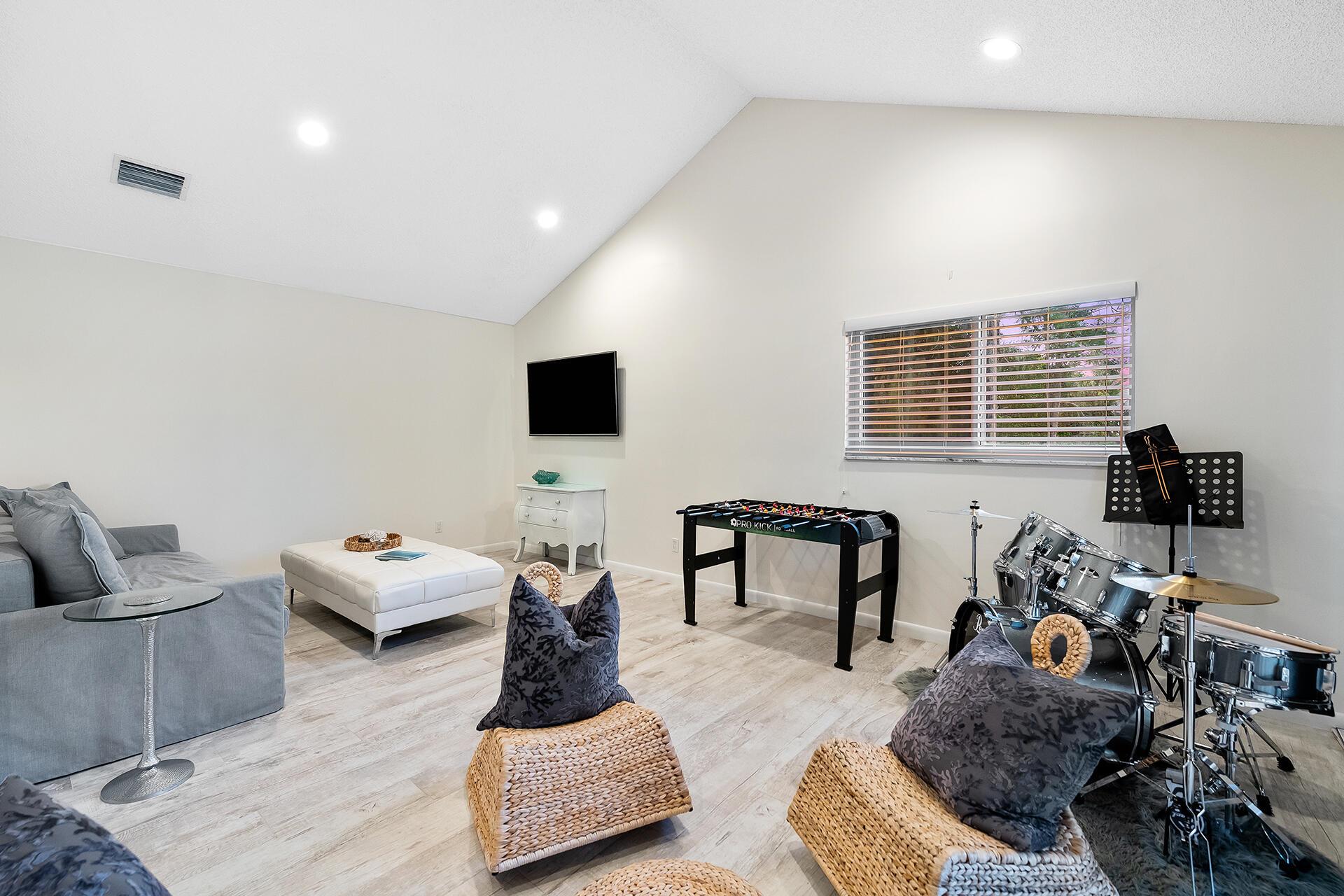 LONG LAKE ESTATES - Residential