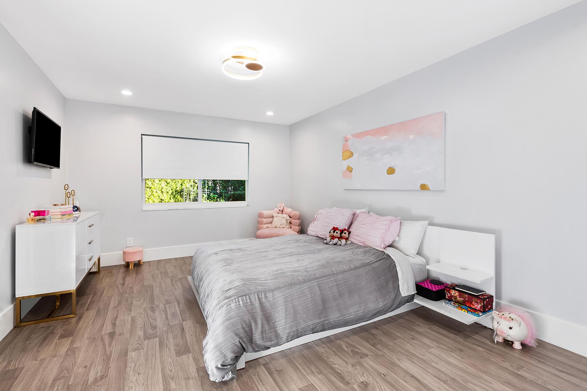 LONG LAKE ESTATES - Residential