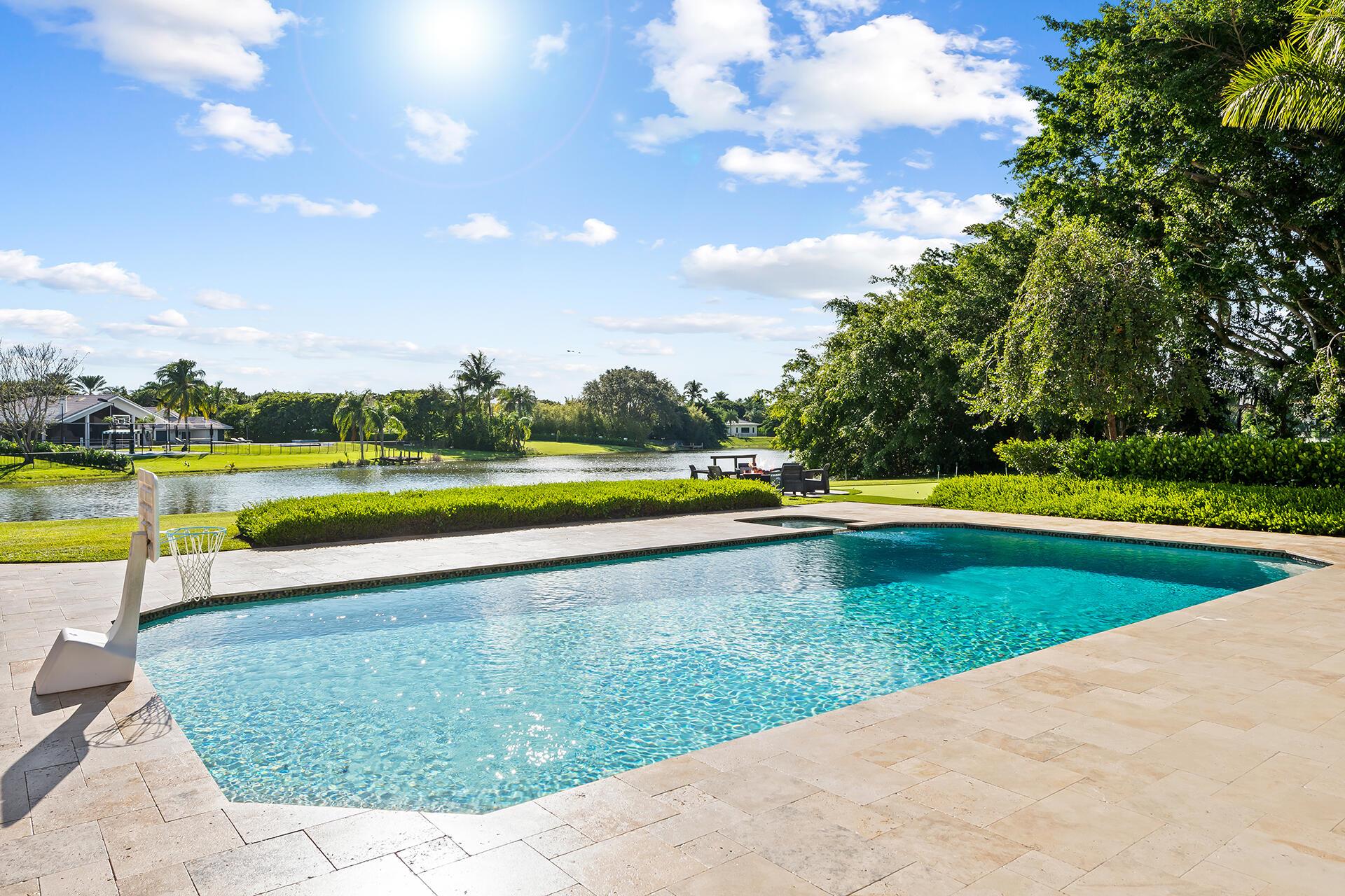 LONG LAKE ESTATES - Residential