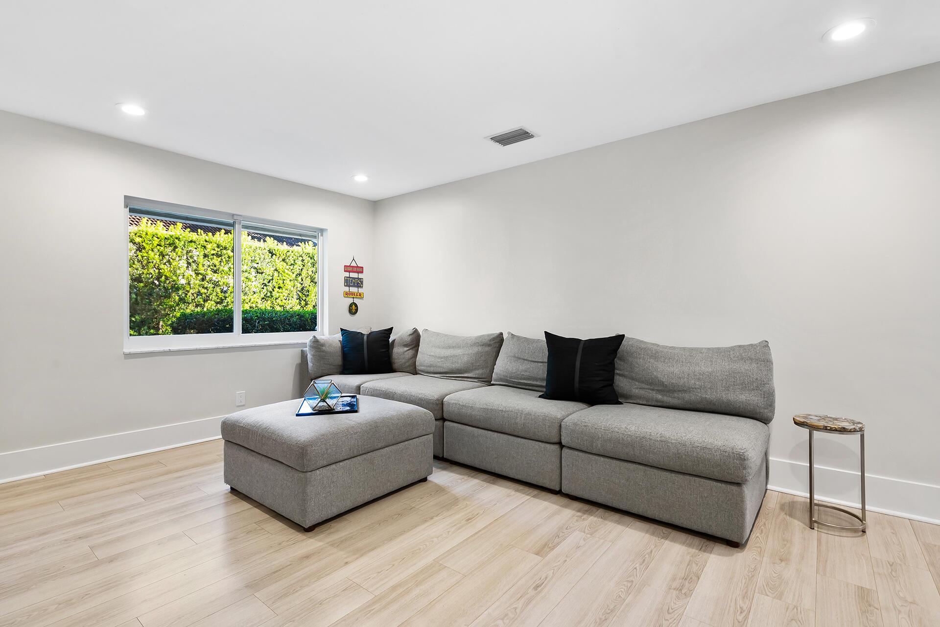 LONG LAKE ESTATES - Residential