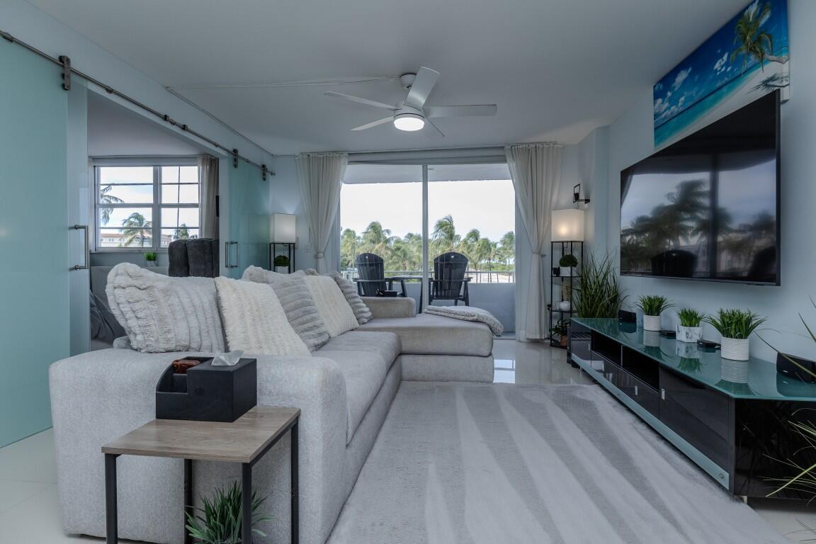 465 OCEAN Drive 320