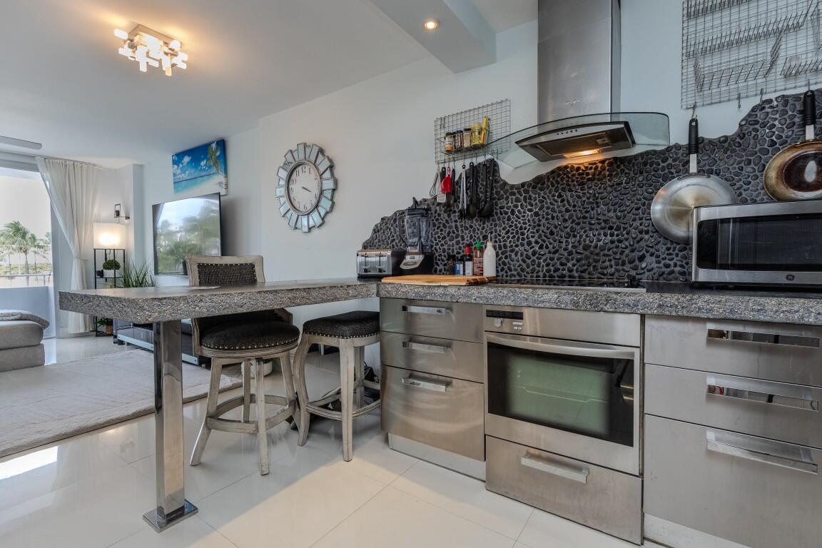 465 OCEAN Drive 320