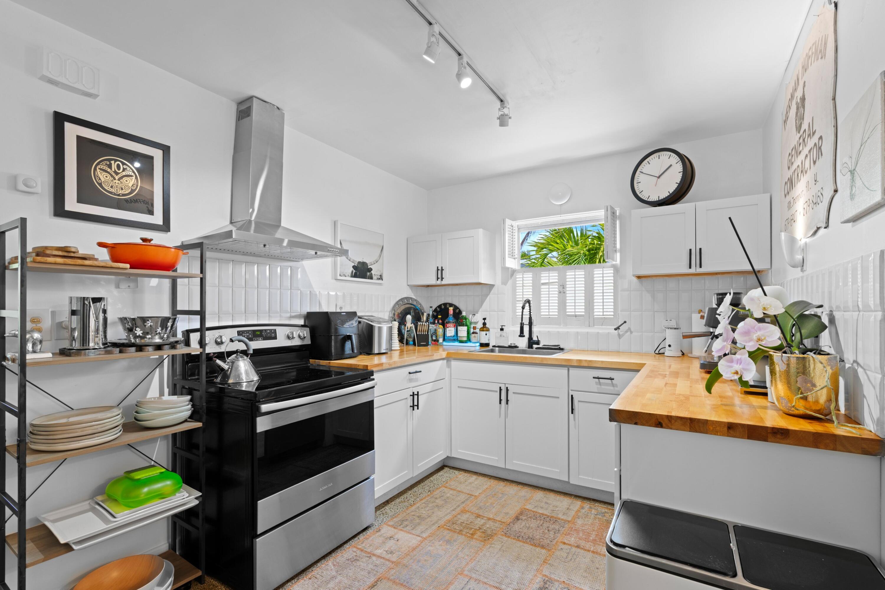 NORTH LAKE WORTH - Residential