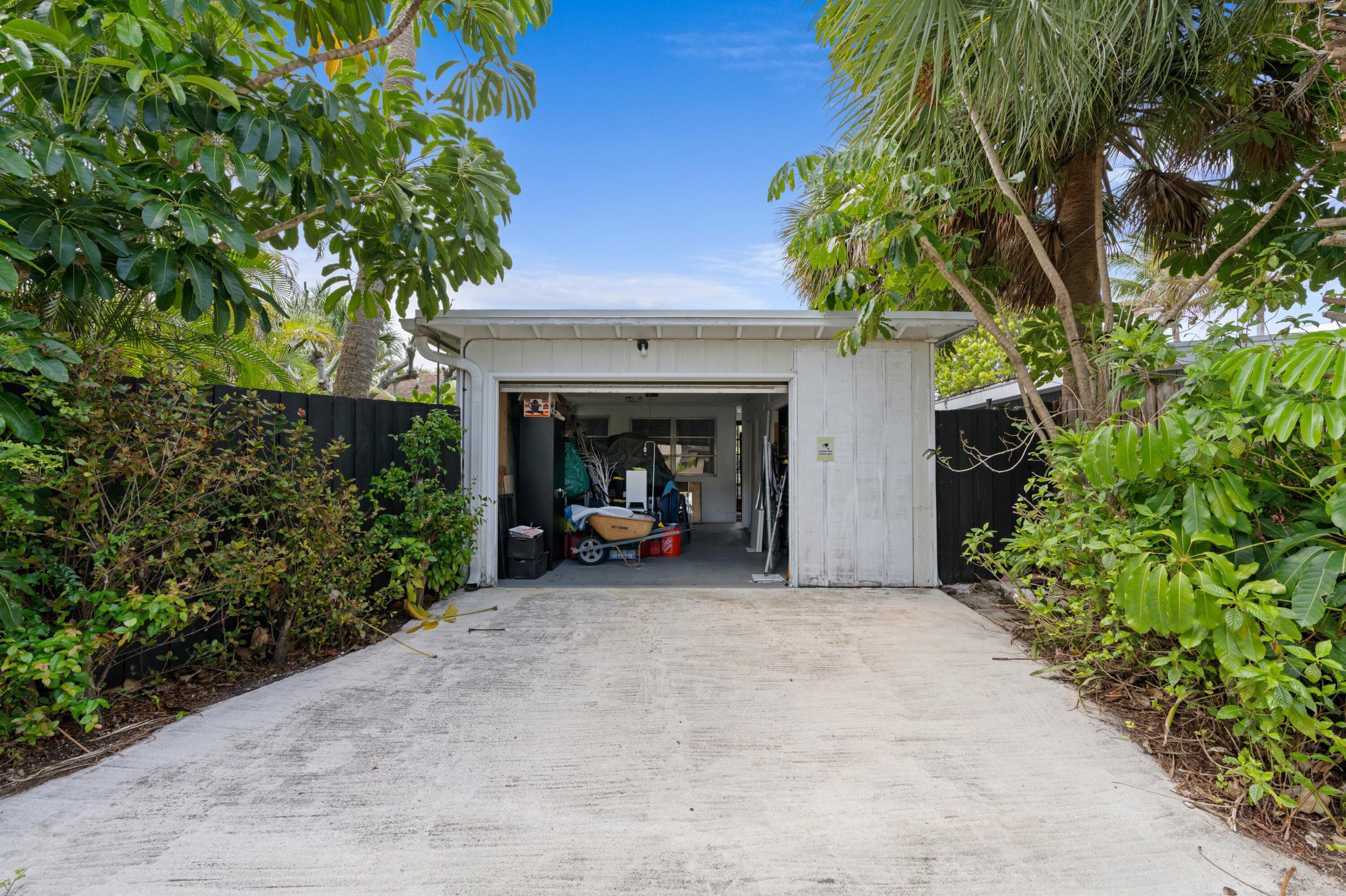NORTH LAKE WORTH - Residential