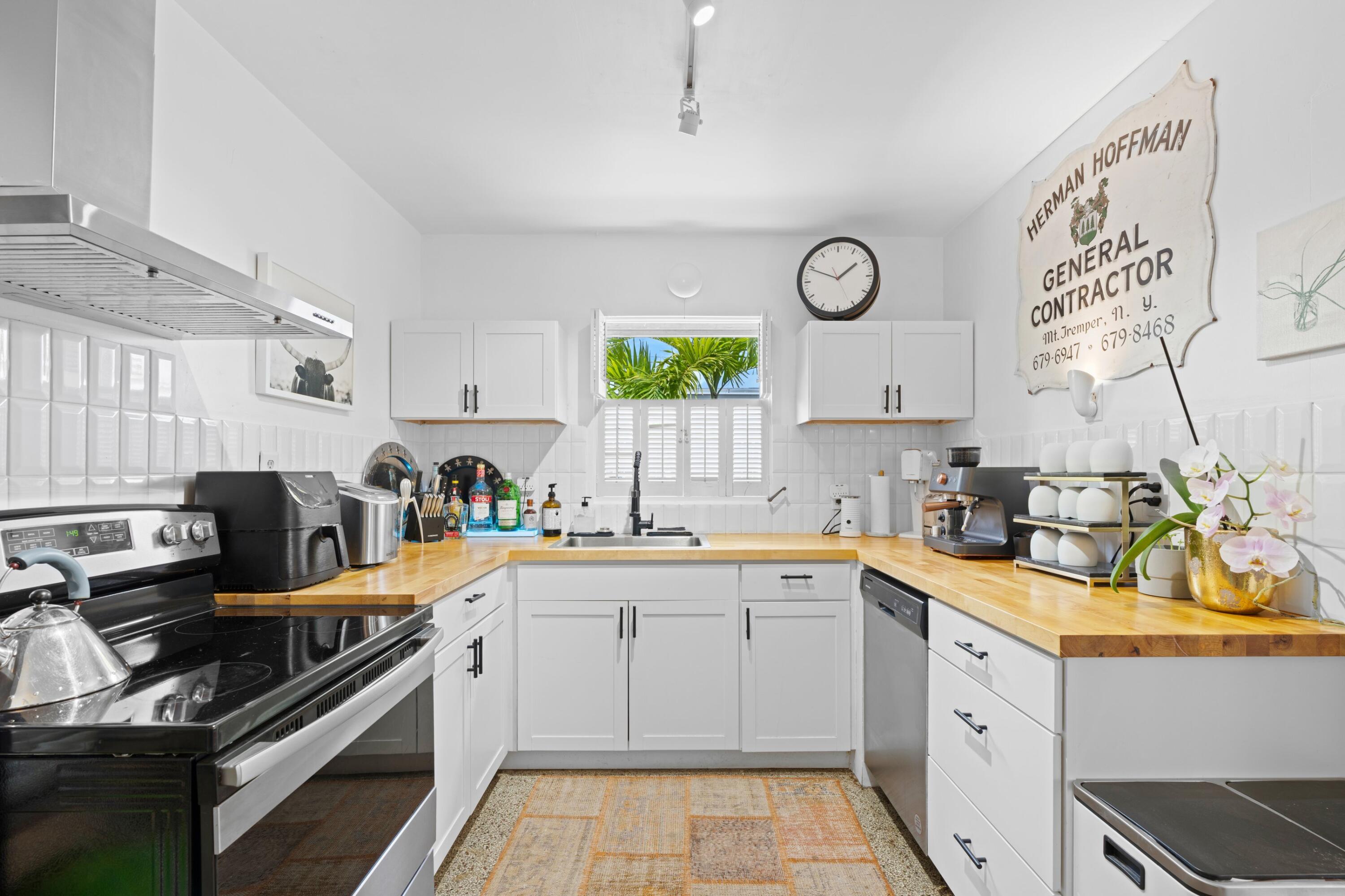 NORTH LAKE WORTH - Residential