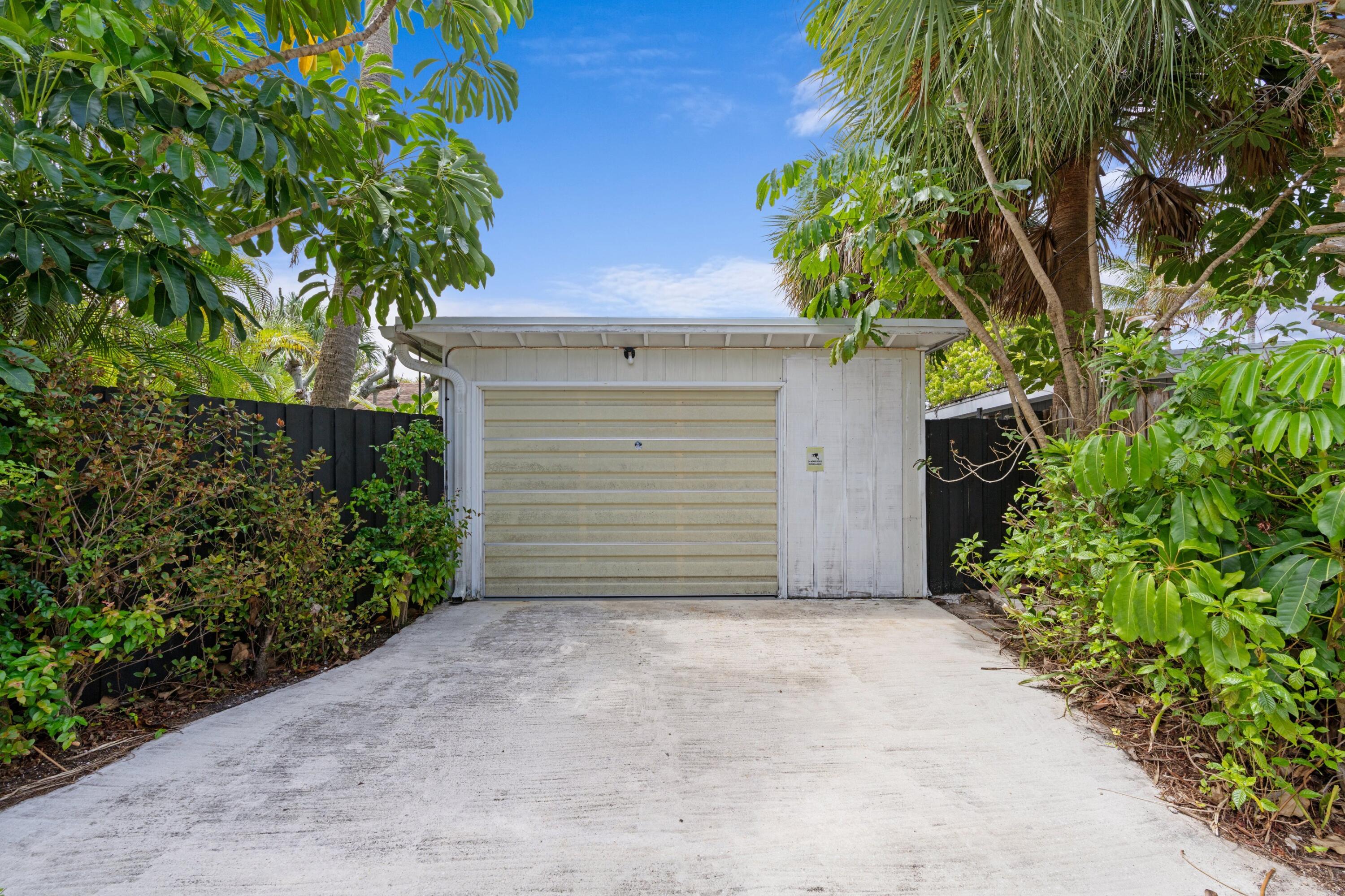 NORTH LAKE WORTH - Residential