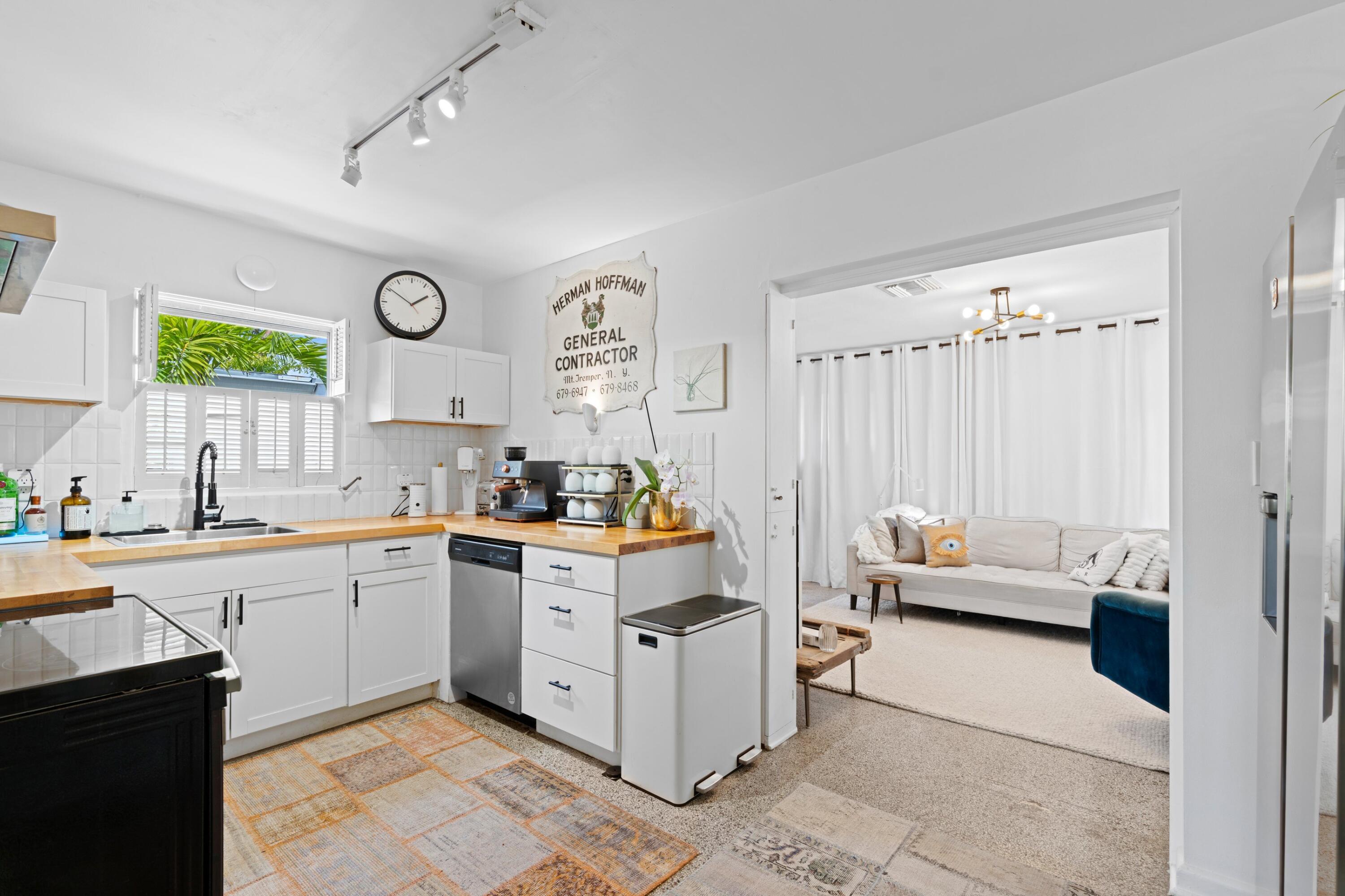 NORTH LAKE WORTH - Residential