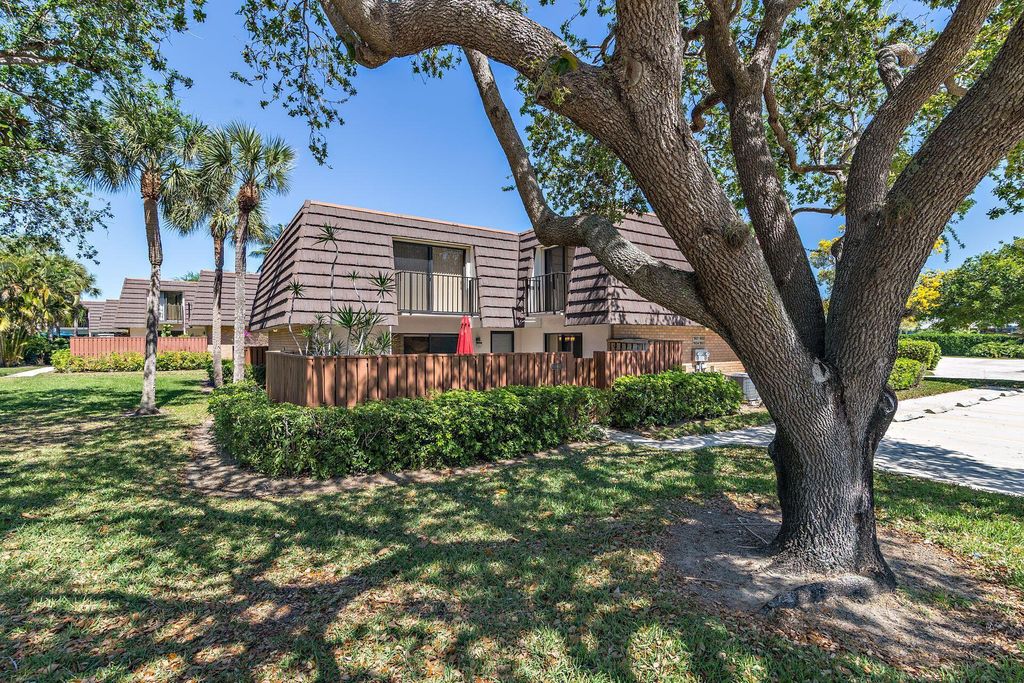 Photo of 1604 16th Court #18d, Jupiter, FL 33477 (MLS # R11072448)