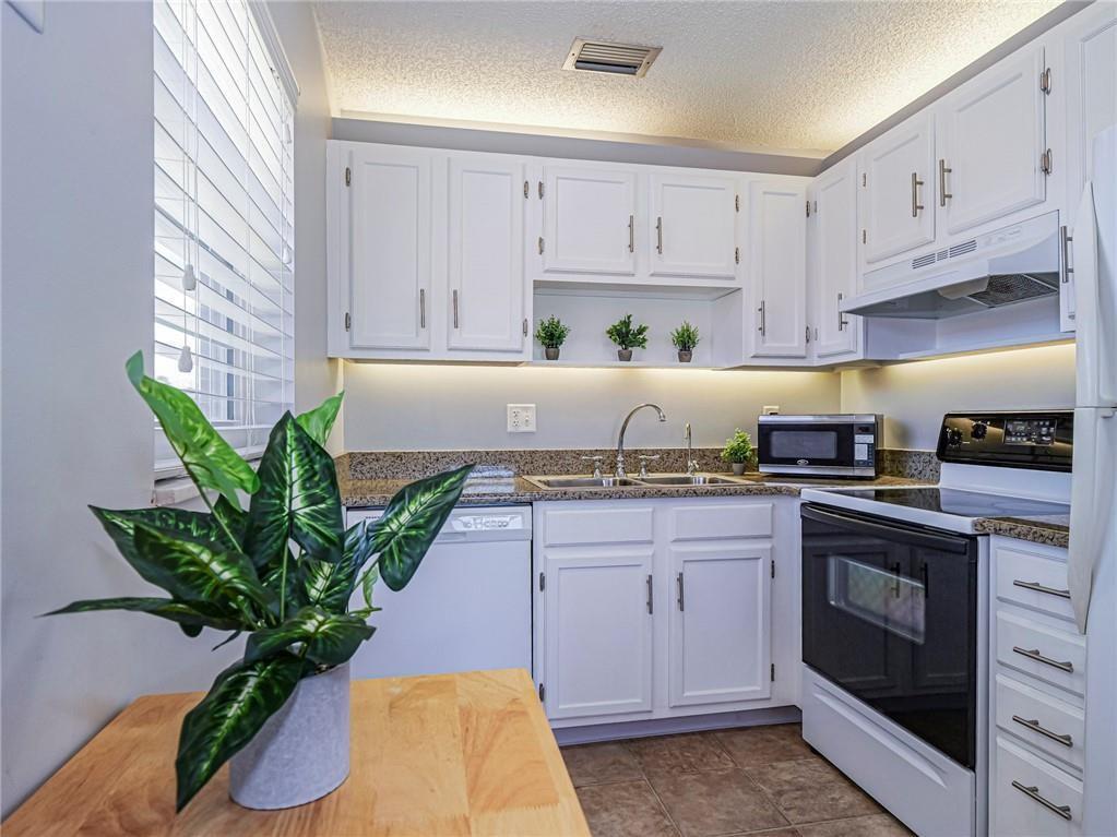 VISTA ROYALE PHASE IV BLDGS 83-111 - Residential