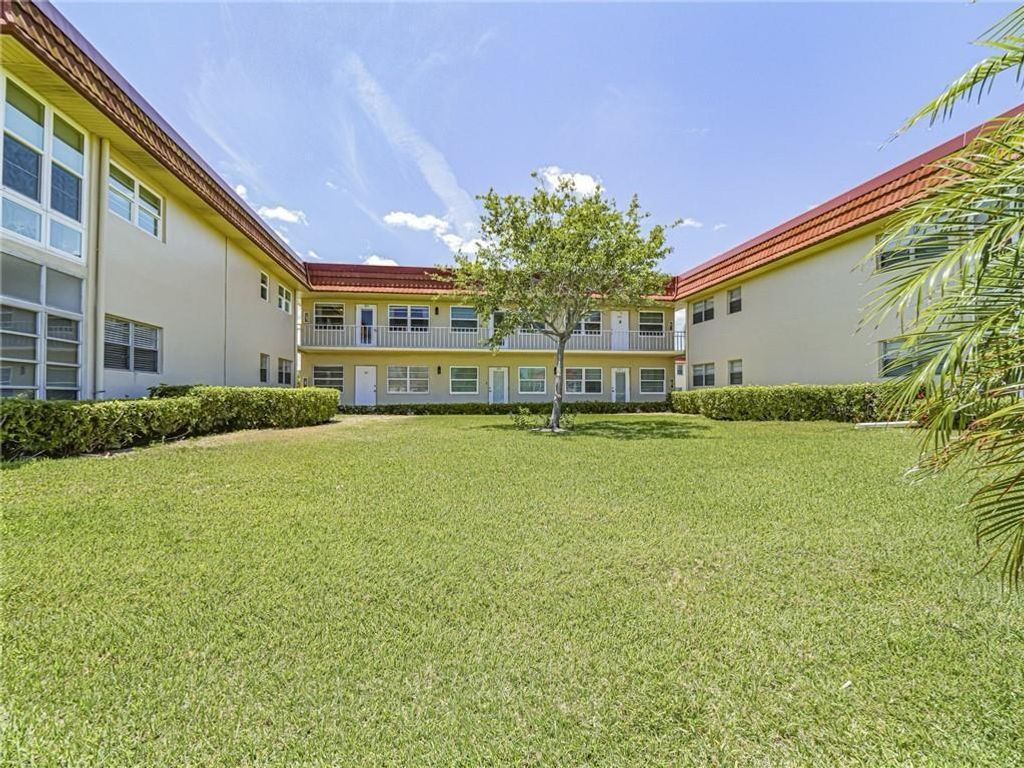 Photo of 66 Woodland Drive #203, Vero Beach, FL 32962 (MLS # R11163485)