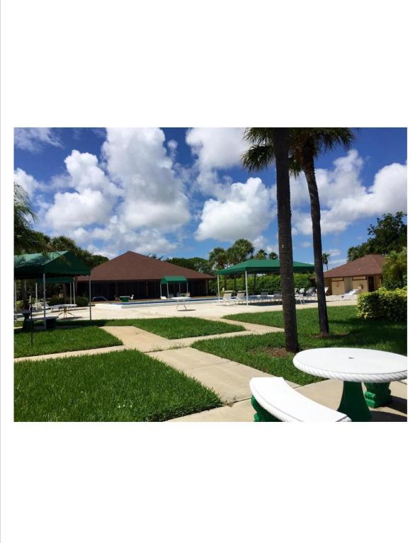 BOYNTON LAKES - Residential