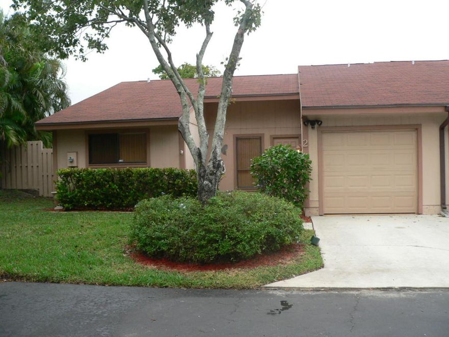 BEAUTIFUL 2 BEDROOM, 2 BATH END UNIT VILLA WITH GARAGE ON CUL-DE-SAC IN AN ALL AGE PET FRIENDLY COMMUNITY. BRAND NEW UPGRADED LAMINATE FLOORING IN ALL ROOMS WITH TILE IN KITCHEN AND BATHS. 2 LARGE SPLIT BEDROOMS WITH EXTRA WINDOWS FOR LOTS OF NATURAL LIGHT. MASTER BEDROOM HAS OVERSIZED WALK-IN CLOSET.SECOND BEDROOM ALSO HAS LARGE CLOSET.SPACIOUS LIVING AREA W/VAULTED CEILINGS . FRENCH DOORS LEADING TO A LARGE SCREENED AND ROOFED PATIO WITH TILE FLOORING. PERFECT TO SIT AND HAVE YOUR MORNING COFFEE OR THAT GLASS OF WINE BEFORE DINNER. KITCHEN HAS A BREAKFAST BAR, APPLIANCES ONLY 2 YEARS OLD. BOYNTON LAKES IS A FAMILY COMMUNITY WITH A BEAUTIFUL PARK AREA WITH GREAT PLAYGROUND, TWO POOLS, BASKETBALL, RAQUET BALL AND A CLUBHOUSE.  BOYNTON LAKES IS CLOSE TO ALL SHOPPING, MEDICAL FACILITIES, BANKING, GREAT RESTAUANTS AND ONLY A SHORT DISTANCE TO THE BEACH.  ONE LOOK AND YOU WILL KNOW YOU ARE  HOME.