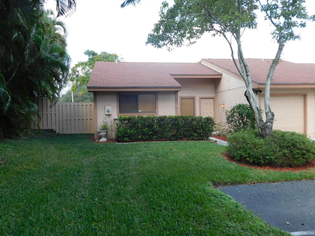 BOYNTON LAKES - Residential