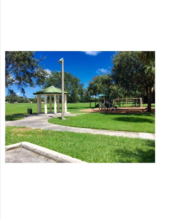 BOYNTON LAKES - Residential