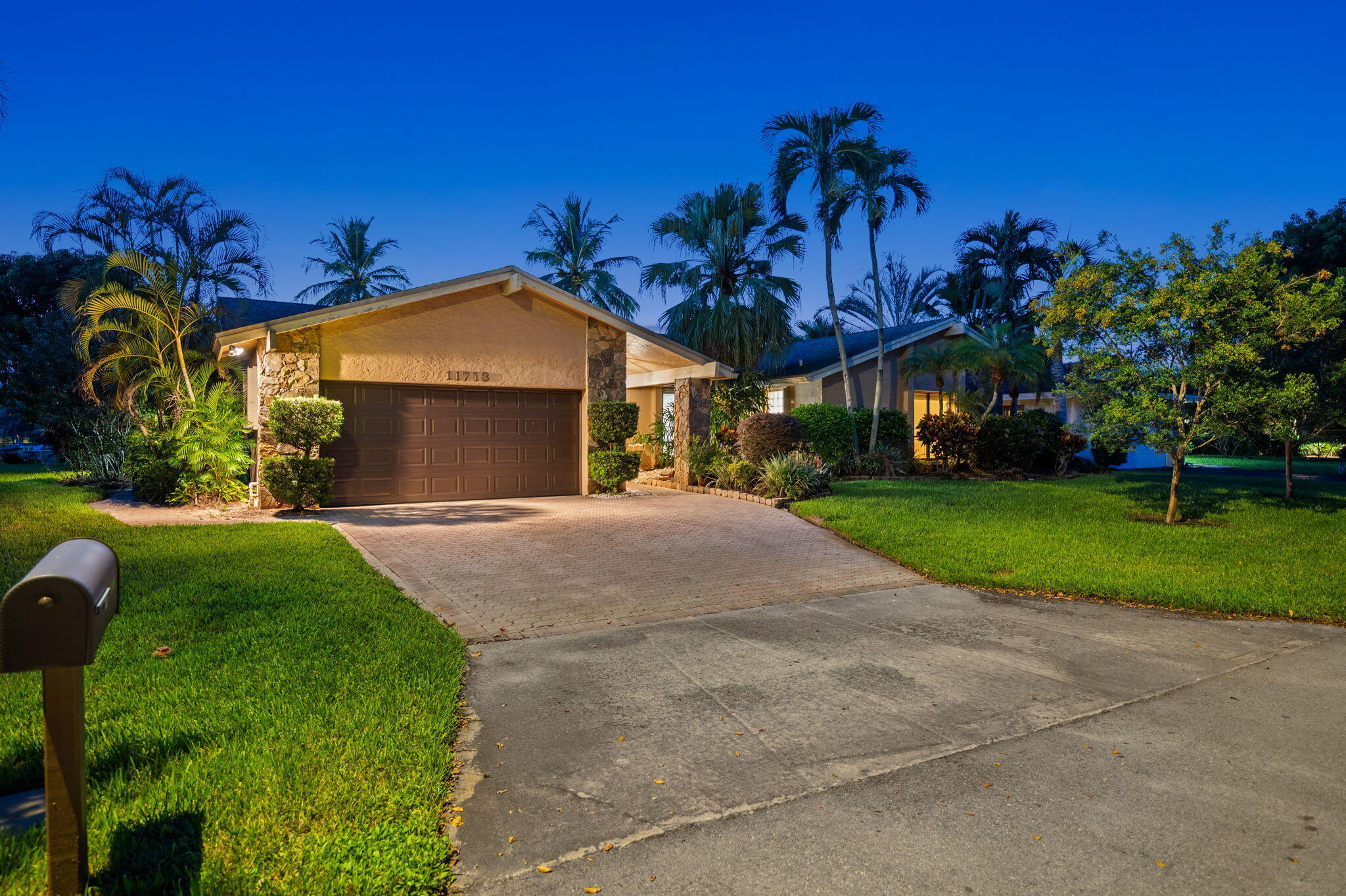 11713 Spinnaker Way