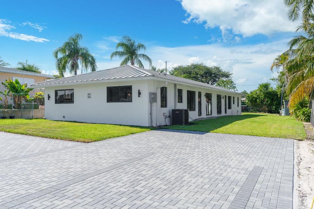 Photo of 305 De Carie Street, Delray Beach, FL 33444 (MLS # R11073189)