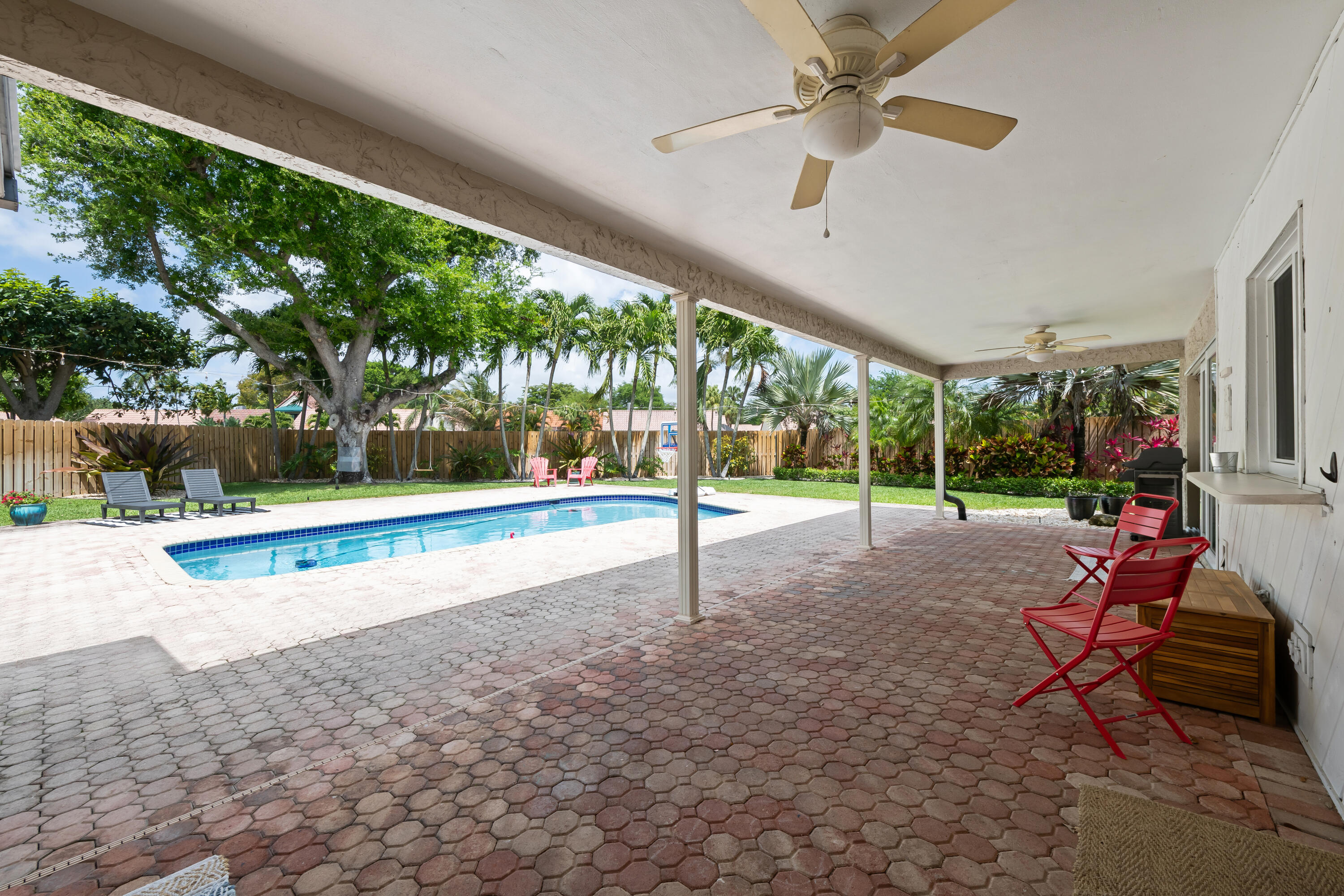 AMBERWOODS OF BOCA 1ST ADD - Residential