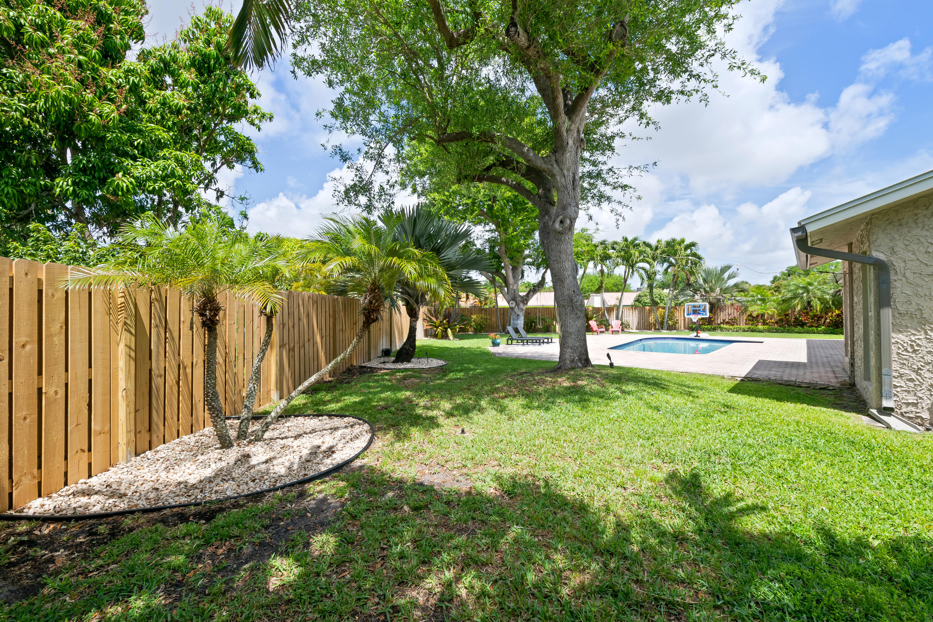 AMBERWOODS OF BOCA 1ST ADD - Residential