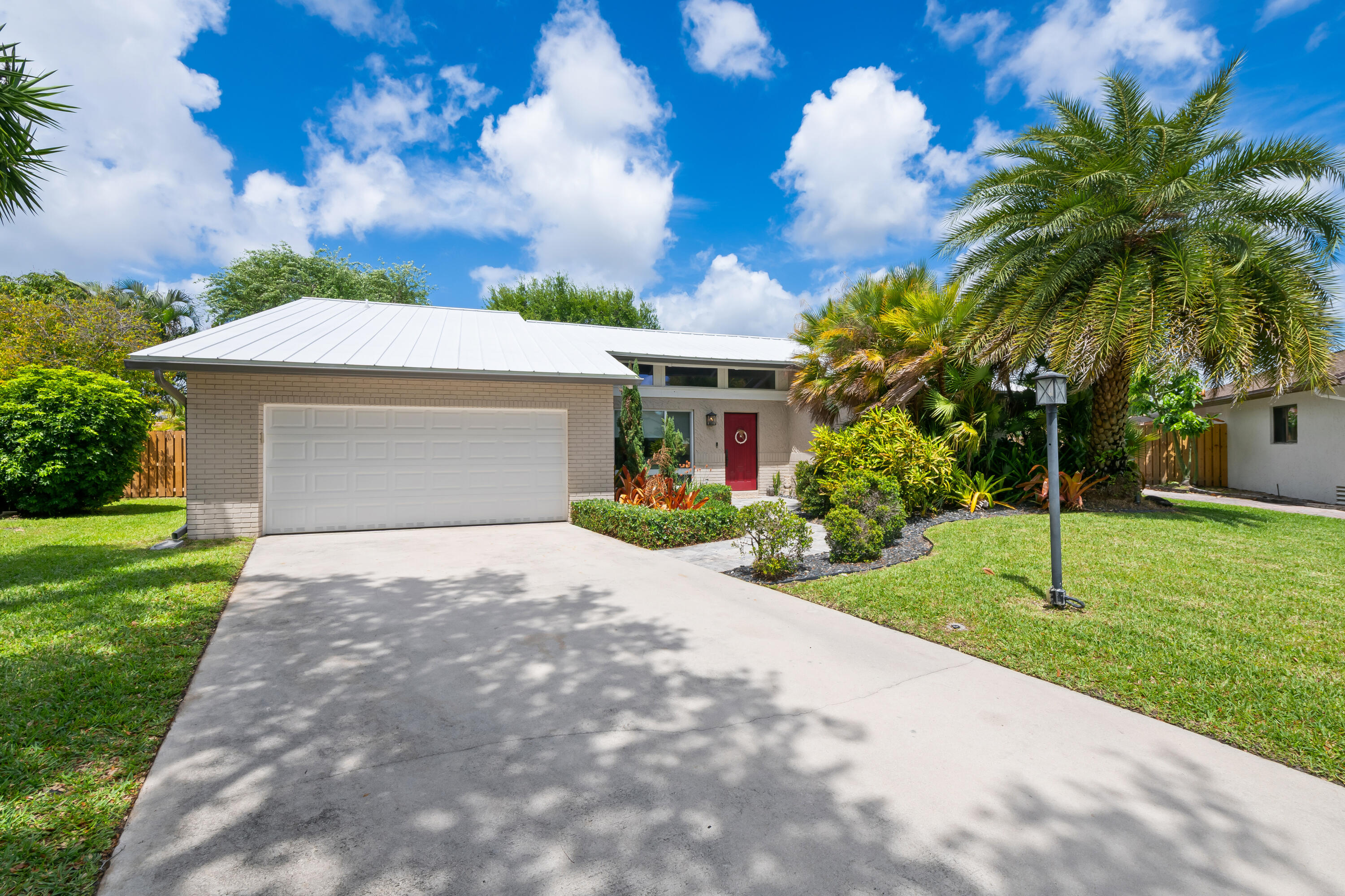 AMBERWOODS OF BOCA 1ST ADD - Residential