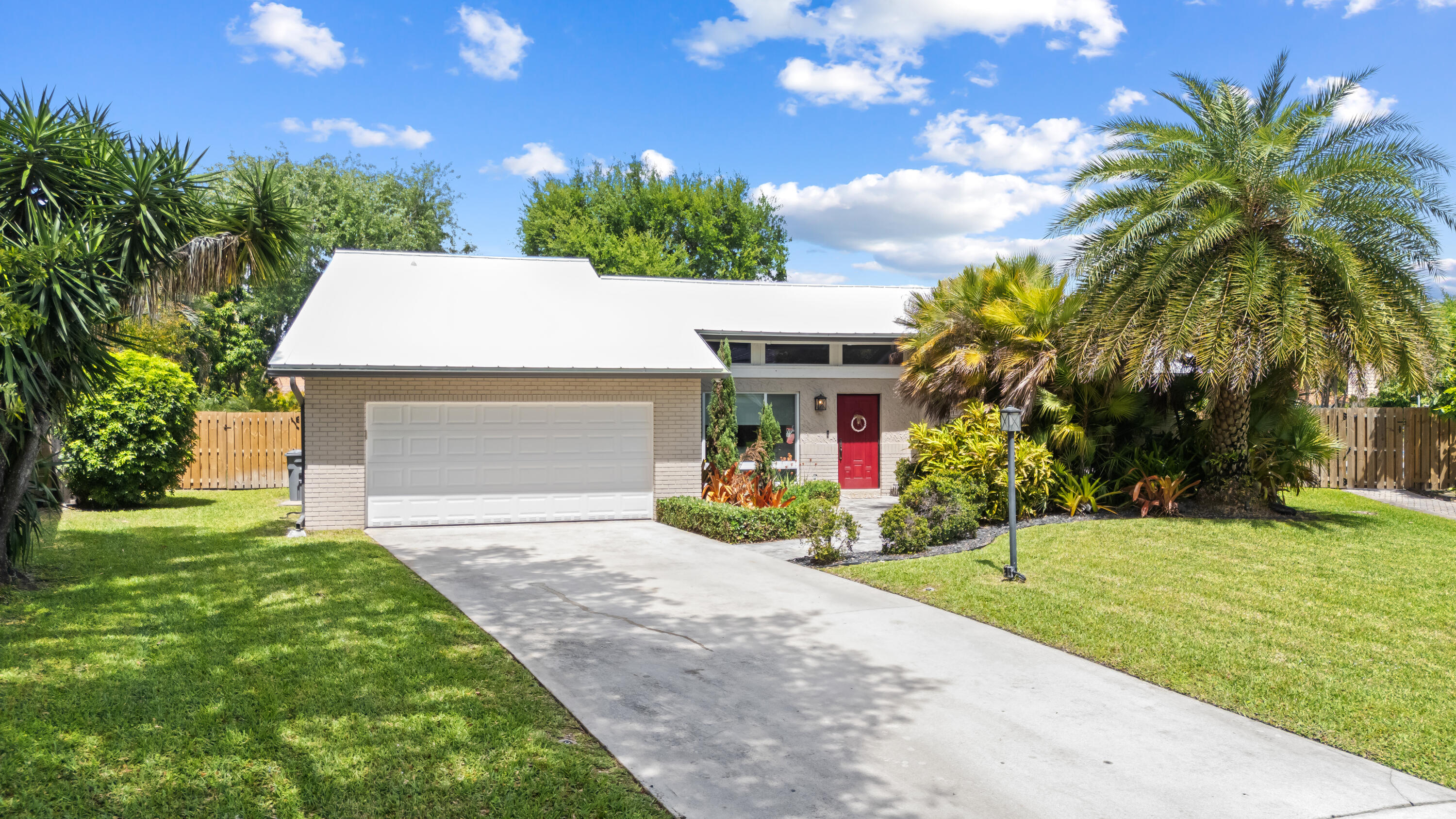 AMBERWOODS OF BOCA 1ST ADD - Residential