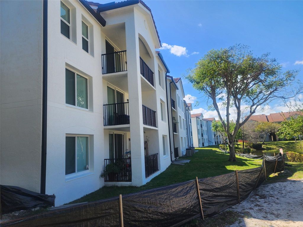 Photo of 317 Villa Circle #317, Boynton Beach, FL 33435 (MLS # F10424088)