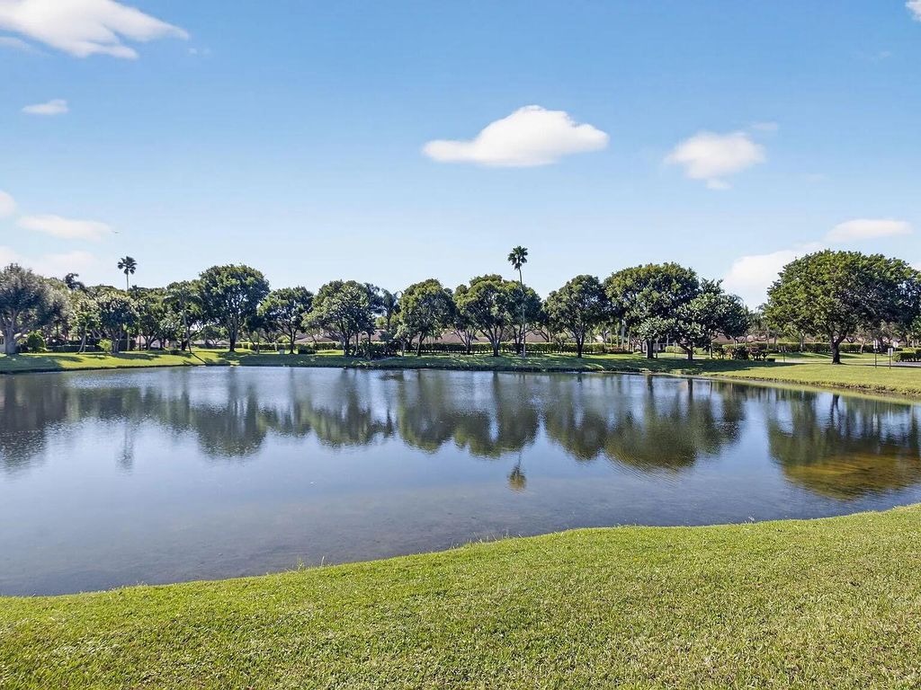 Photo of 8146 Windgate DR, Boca Raton, FL 33496 (MLS # B26031075)