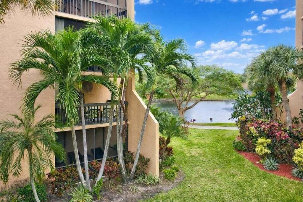 Photo of 750 Egret Circle #6210, Delray Beach, FL 33444 (MLS # R11168131)