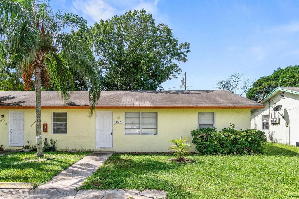 Photo of 4867 Gulfstream Road, Lake Worth, FL 33461 (MLS # R11124592)