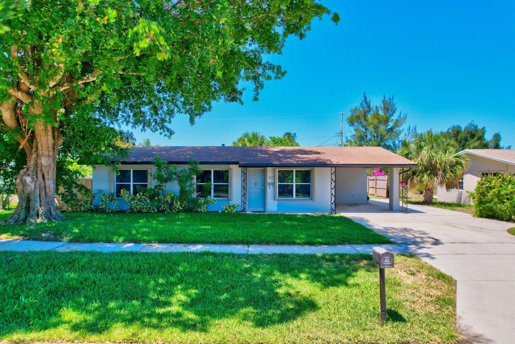 Photo of 525 Ibis Drive, Delray Beach, FL 33444 (MLS # R11080410)