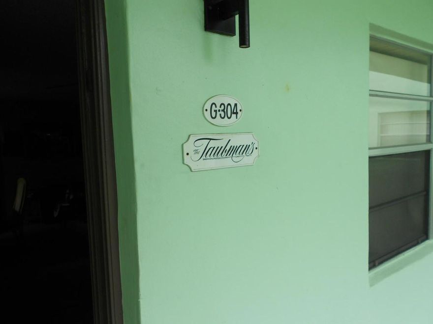 Nice one bedroom condo on first floor of a very desirable building.  Walking distance to the Burgundy pool.  A/C is 10 years old.