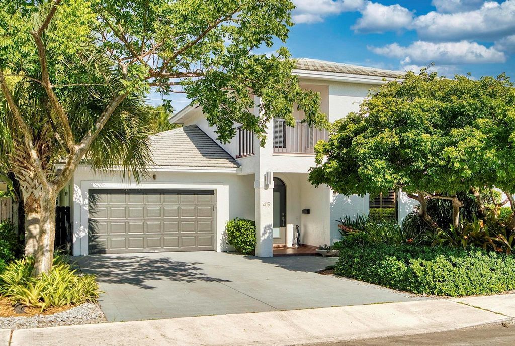 Photo of 419 N Lakeside Drive, Lake Worth Beach, FL 33460 (MLS # R11110595)