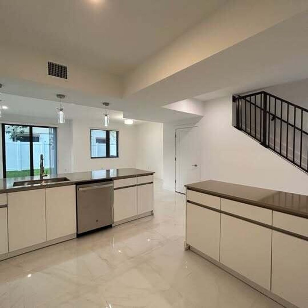 Photo of 4110 N Oak Place, Davie, FL 33314 (MLS # B26000430)