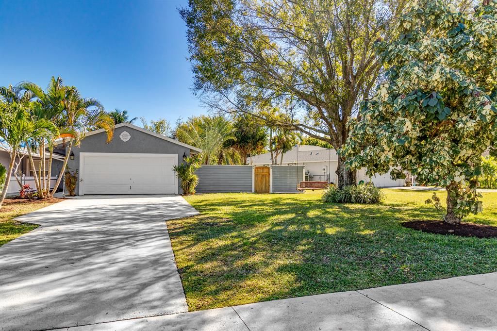 Photo of 134 Sparrow B Drive #B, Royal Palm Beach, FL 33411 (MLS # R10690593)