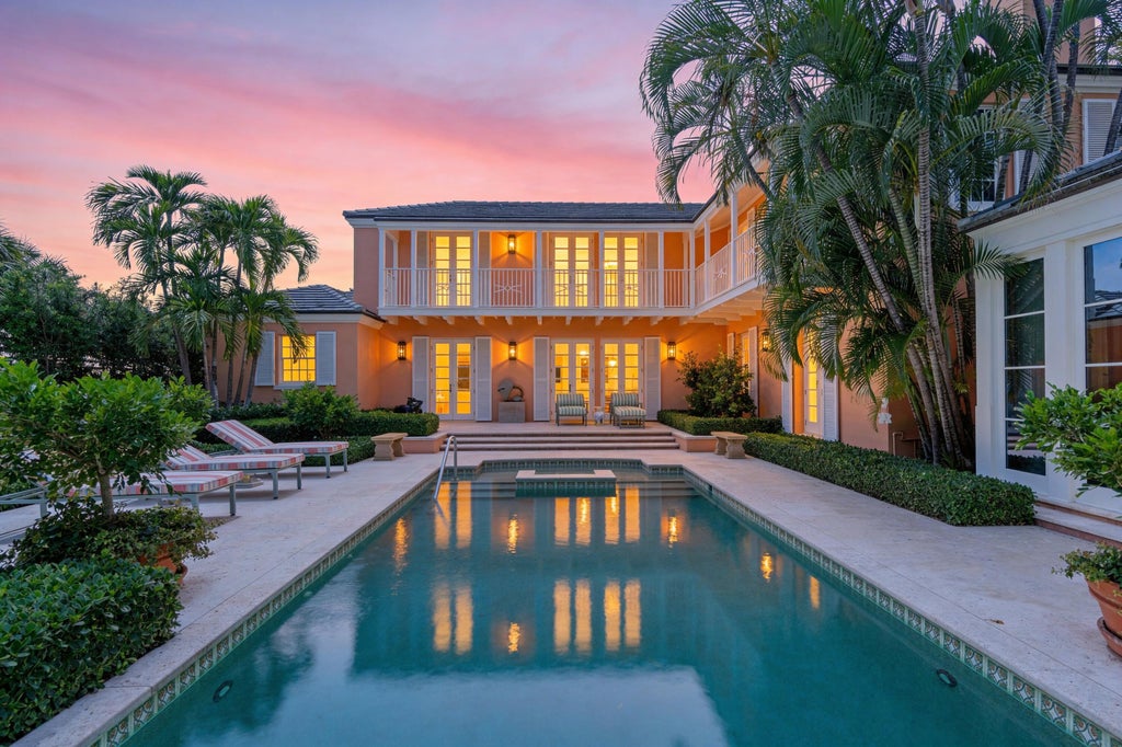 Photo of 198 Via Marina, Palm Beach, FL 33480 (MLS # B26073471)