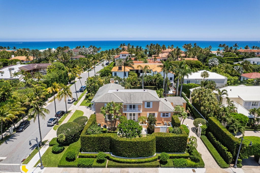 Photo of 198 Via Marina, Palm Beach, FL 33480 (MLS # B26073471)