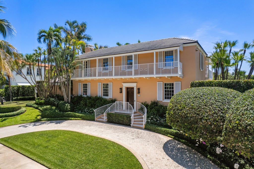 Photo of 198 Via Marina, Palm Beach, FL 33480 (MLS # B26073471)