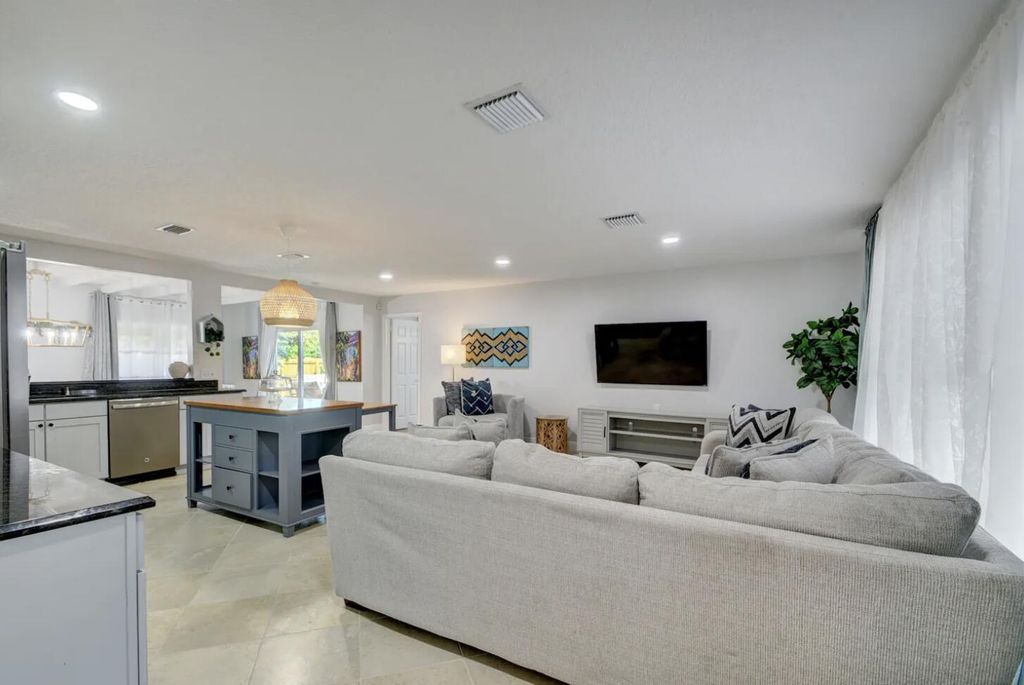 Photo of 320 Riverdale Road, Palm Springs, FL 33461 (MLS # R10976107)