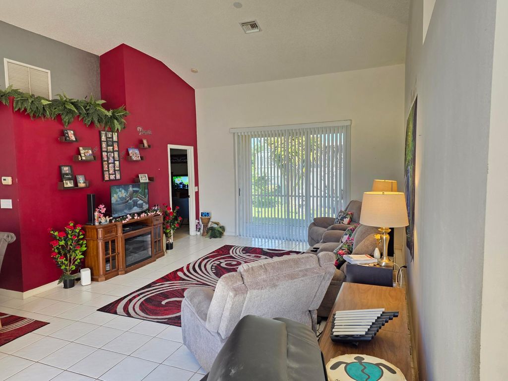Photo of 286 Saratoga Boulevard E, West Palm Beach, FL 33411 (MLS # R11166512)