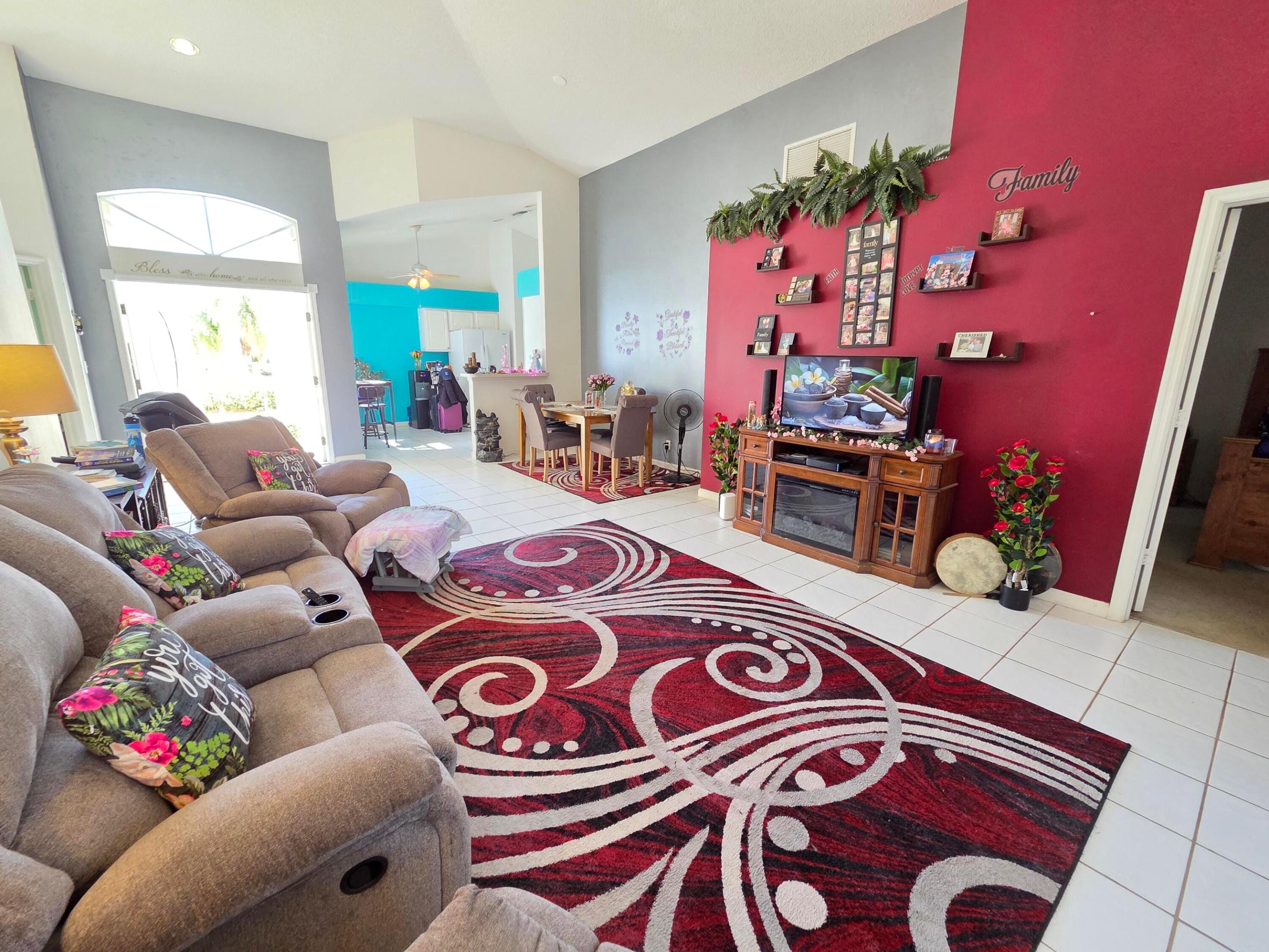 286 Saratoga Boulevard E