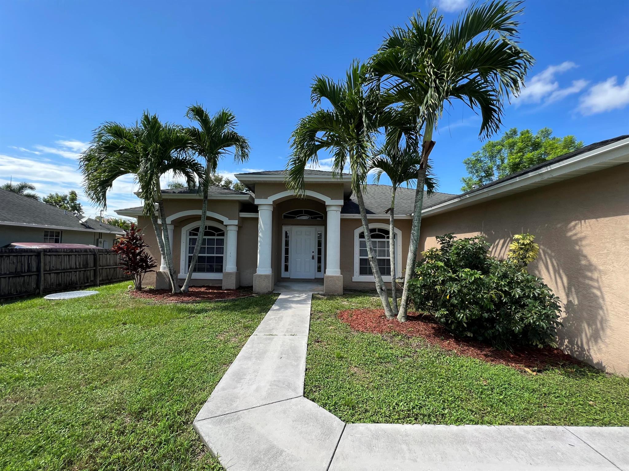 Looking for a Great floor plan, this home has tile in all living area, and carpet in bedrooms. includes a full size washer and dryer, 2 car garage , large front and back yard, large kitchen with tons of cabinets. recently painted, ready for move in....