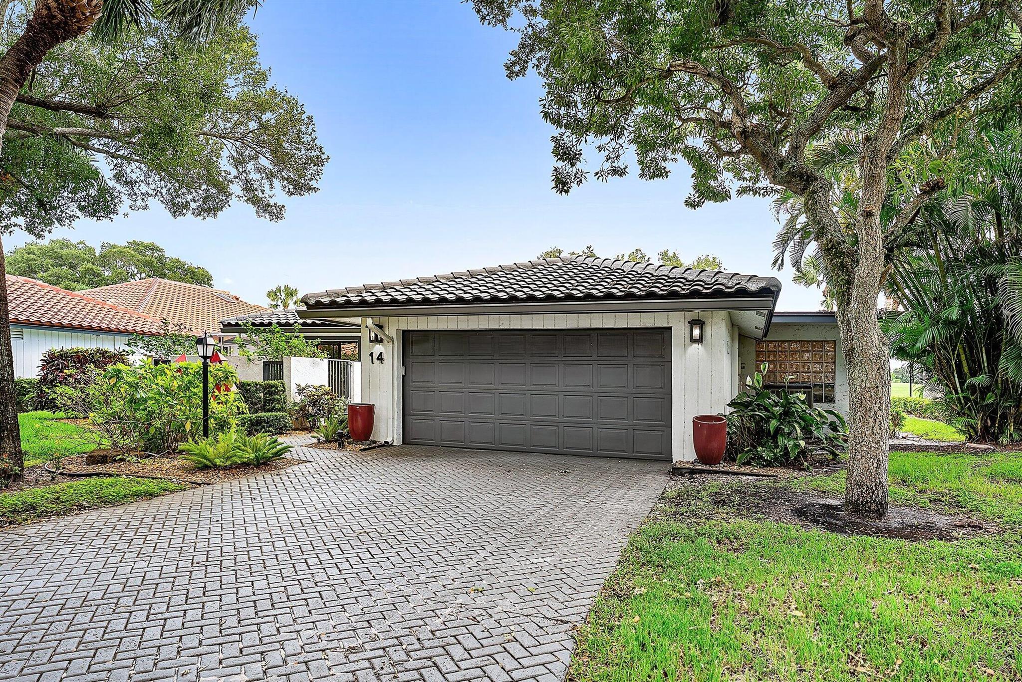 14 Oaks Lane, Boynton Beach, FL, 33436/$499,990 1 14 Oaks Lane