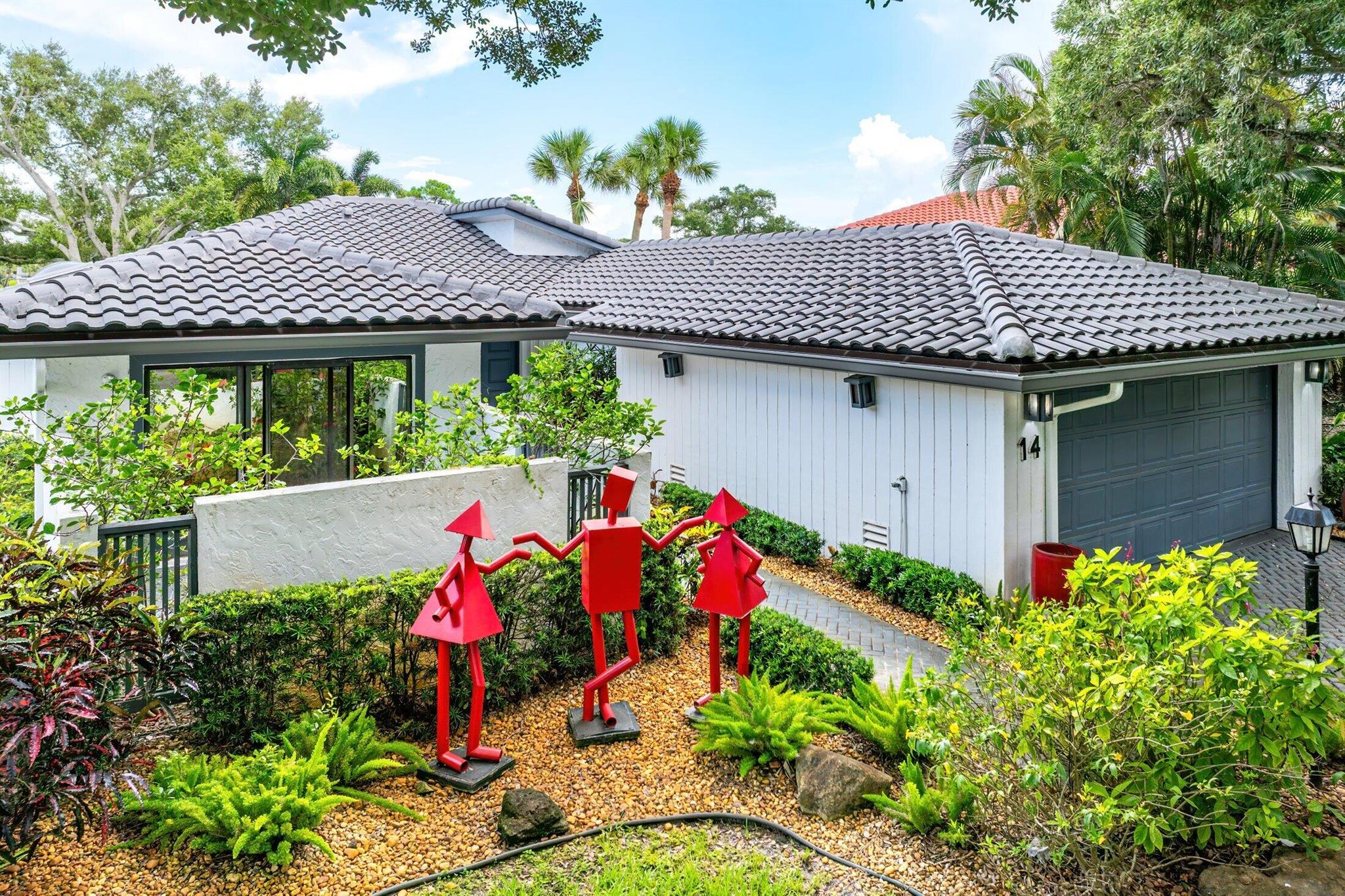 14 Oaks Lane, Boynton Beach, FL, 33436/$499,990 2 14 Oaks Lane