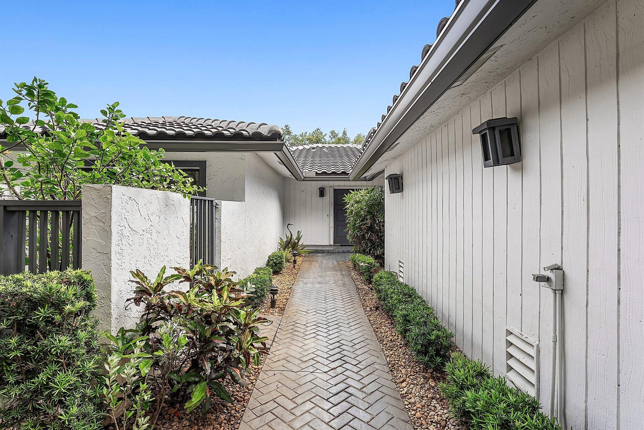14 Oaks Lane, Boynton Beach, FL, 33436/$499,990 4 14 Oaks Lane