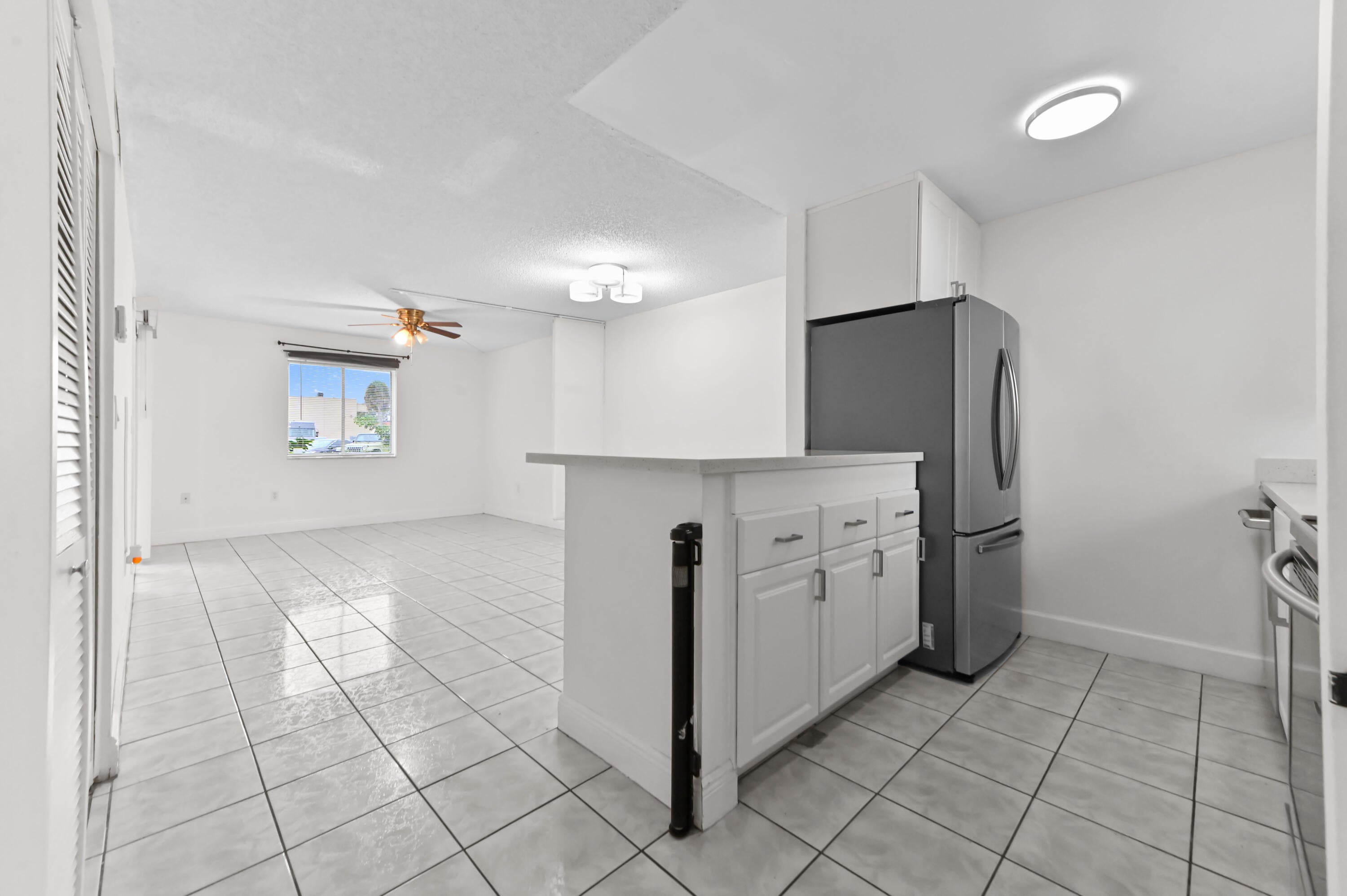 6034 Forest Hill Boulevard 107, West Palm Beach, FL, 33415/$119,900 2 6034 Forest Hill Boulevard 107