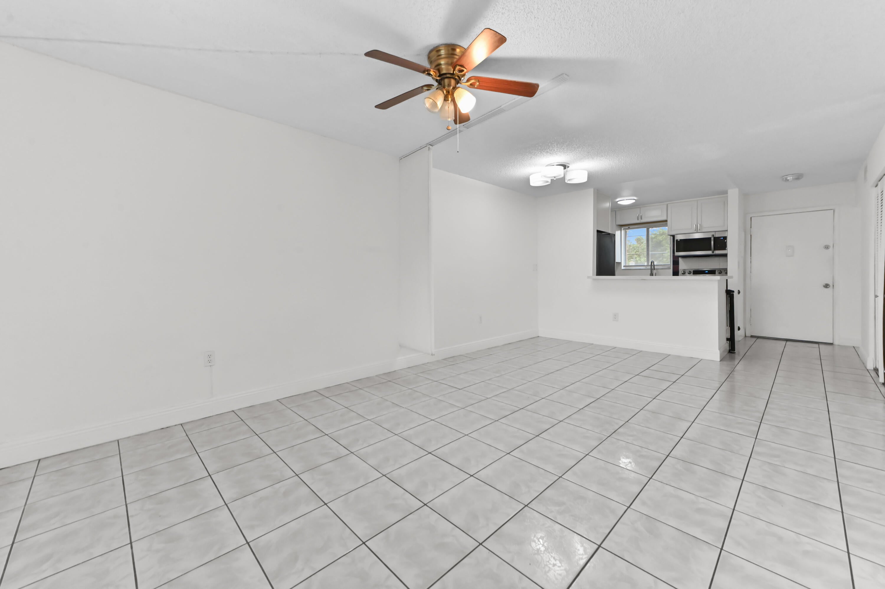 6034 Forest Hill Boulevard 107, West Palm Beach, FL, 33415/$119,900 1 6034 Forest Hill Boulevard 107