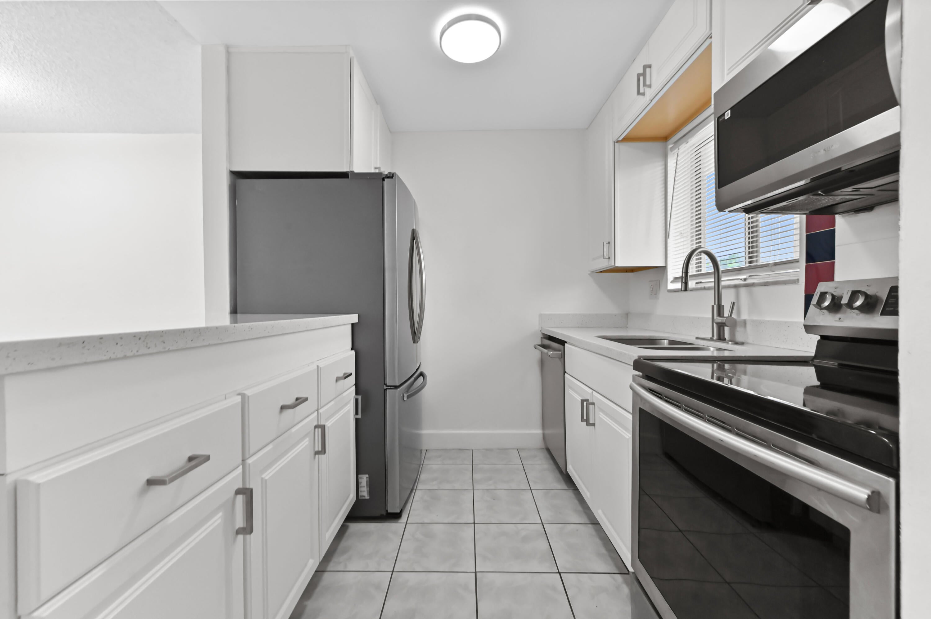 6034 Forest Hill Boulevard 107, West Palm Beach, FL, 33415/$119,900 3 6034 Forest Hill Boulevard 107