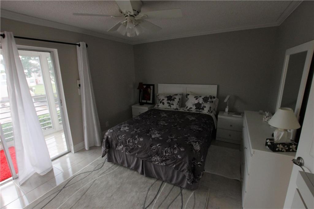 SUNRISE LAKES - Residential