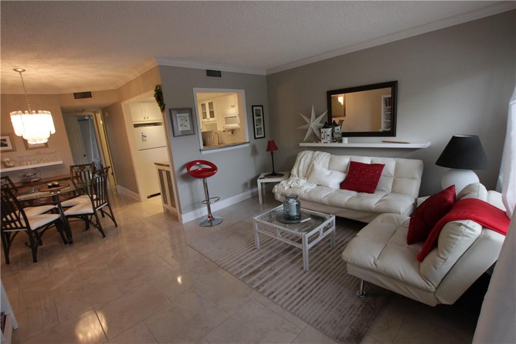 SUNRISE LAKES - Residential