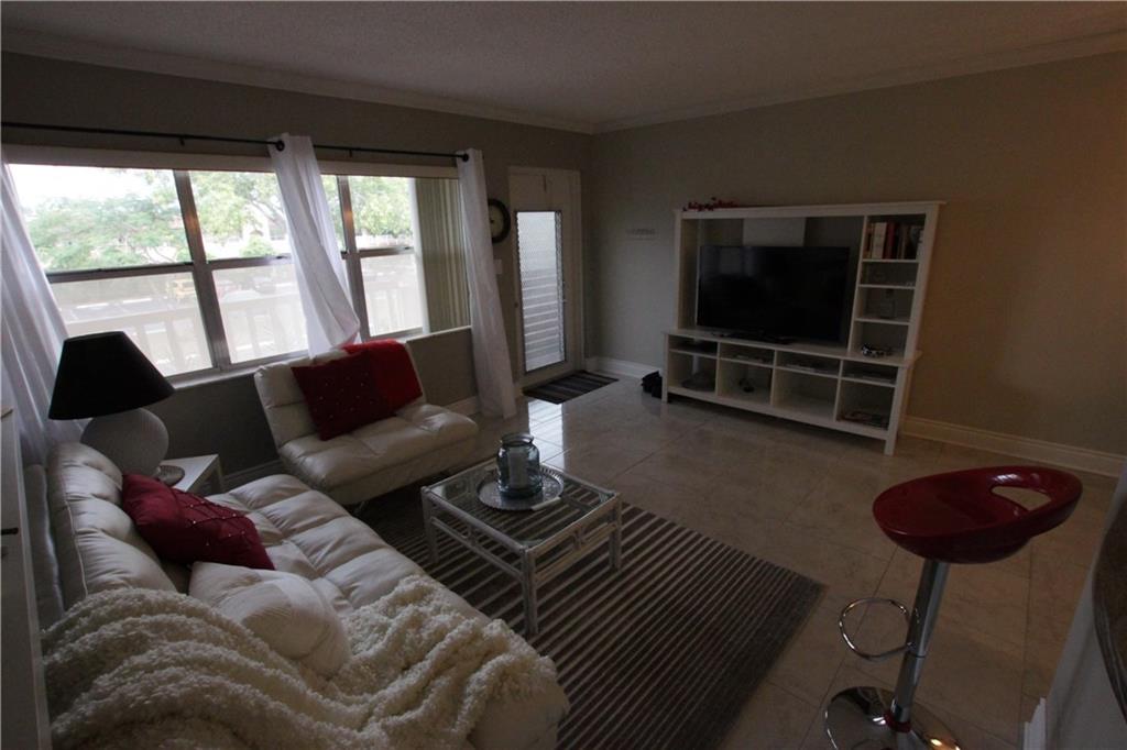 SUNRISE LAKES - Residential