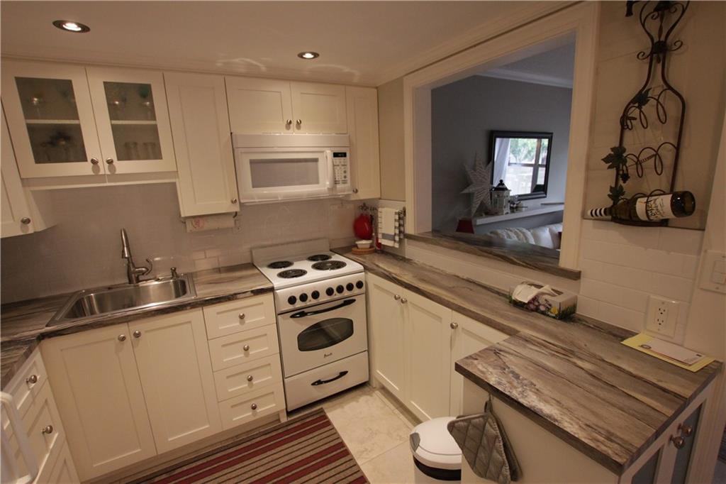 SUNRISE LAKES - Residential